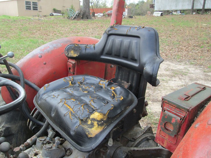 massey-ferguson-135-image-31