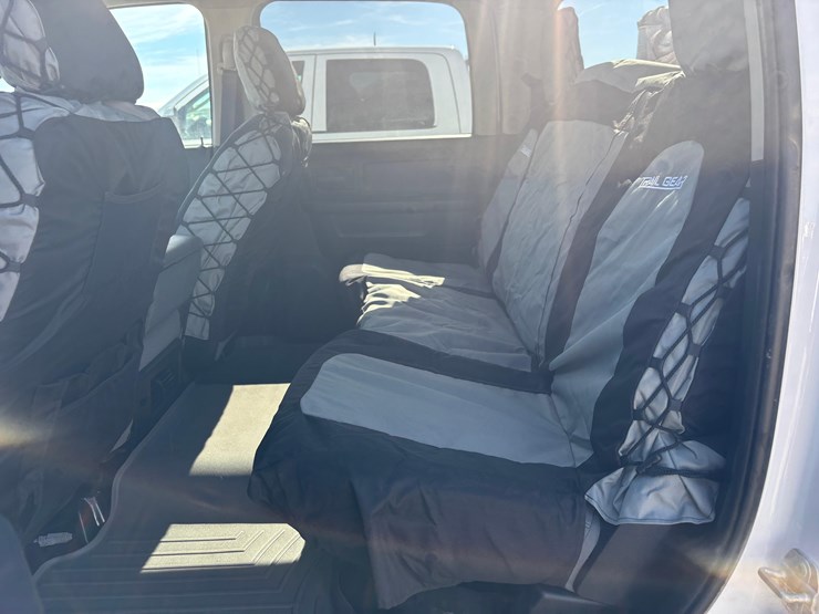 2015-dodge-2500-image-11