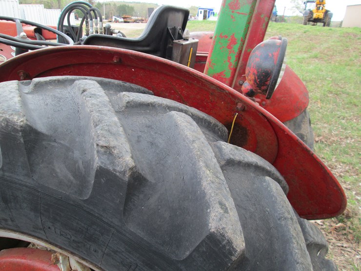 massey-ferguson-135-image-5