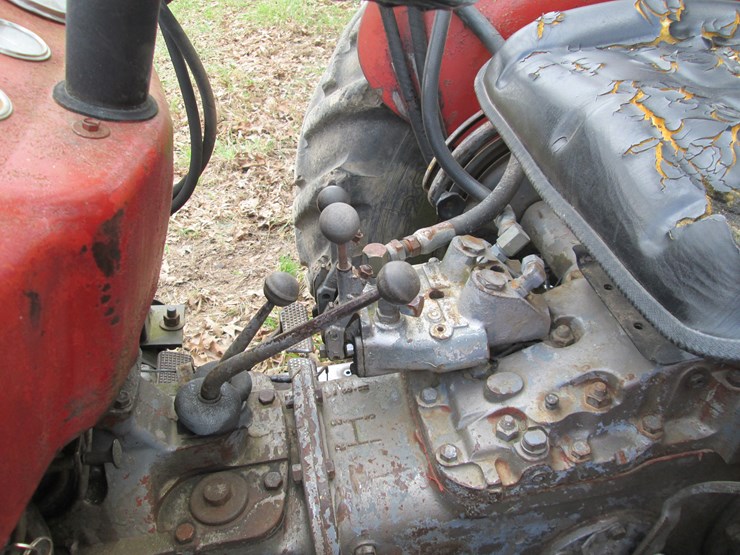 massey-ferguson-135-image-30