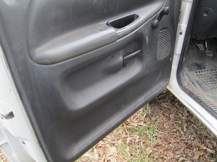 2001-dodge-ram-3500-image-29