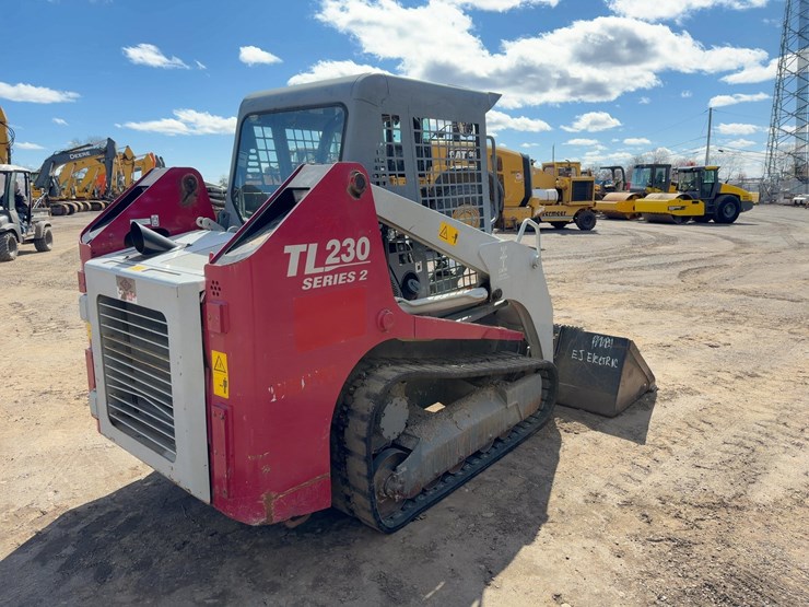 2013-takeuchi-tl230-image-5
