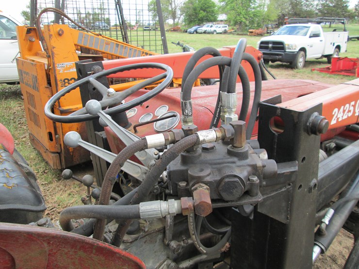 massey-ferguson-135-image-12