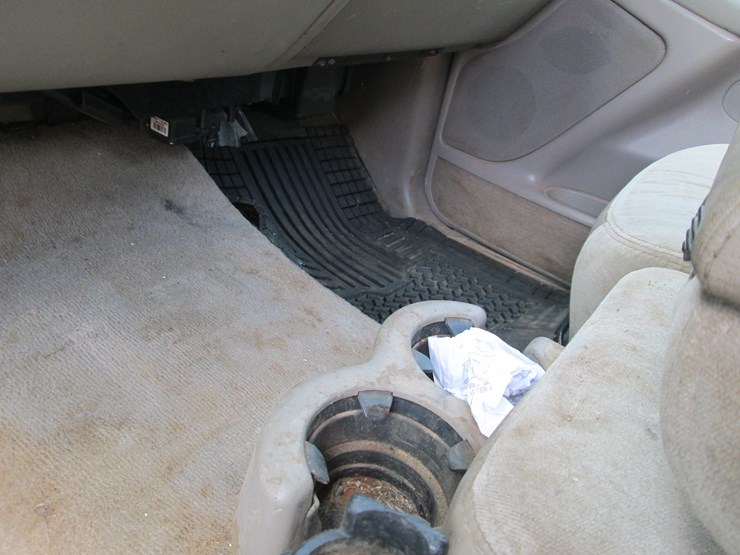 2002-chevrolet-silverado-2500-image-34