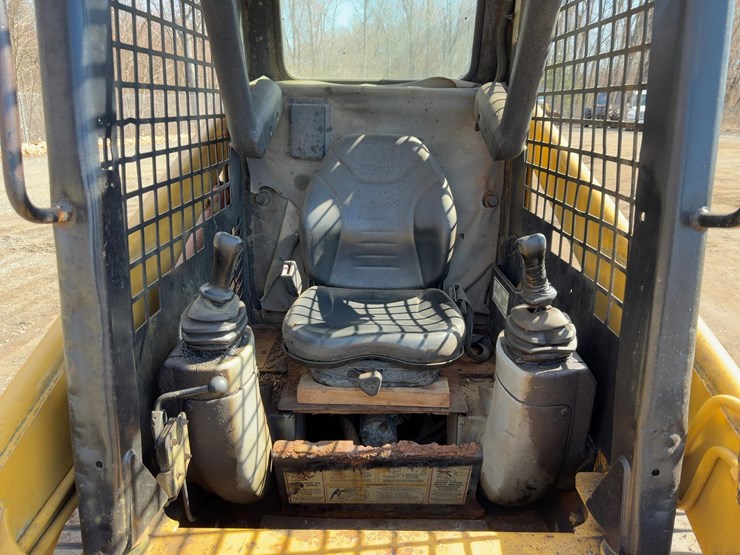 2002-caterpillar-247-image-18