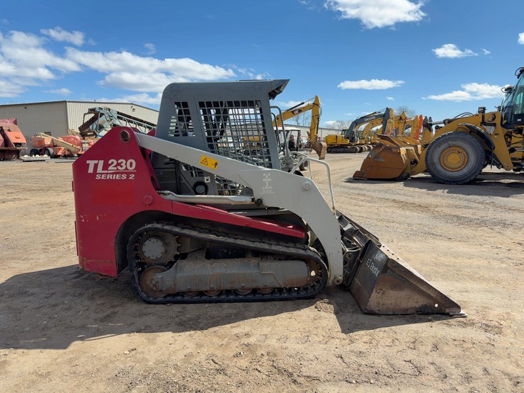 2013-takeuchi-tl230-image-6