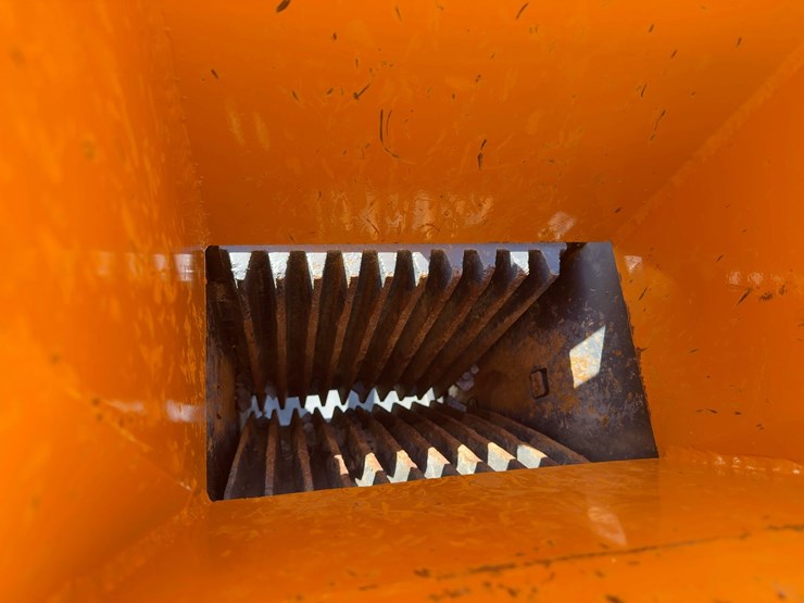 2025-ssj430-tracked-jaw-crusher-image-11