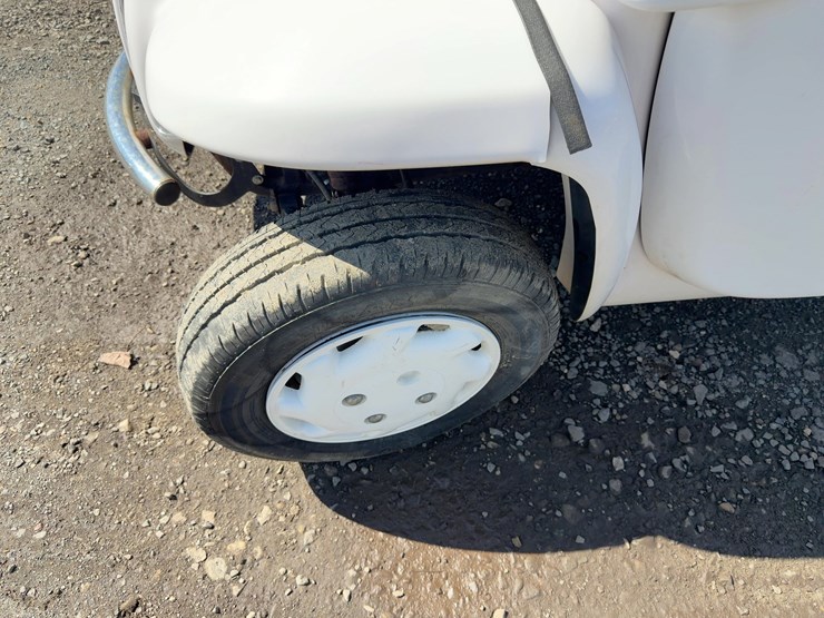 2010-gem-electric-vehicle-image-10