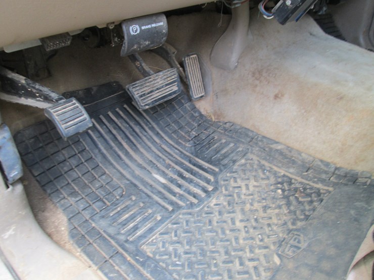 2002-chevrolet-silverado-2500-image-31