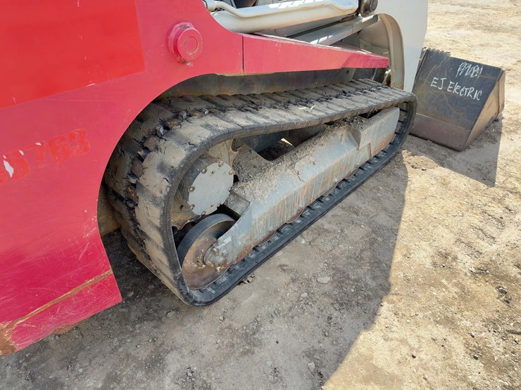 2013-takeuchi-tl230-image-13