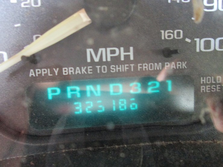 2002-chevrolet-silverado-2500-image-37