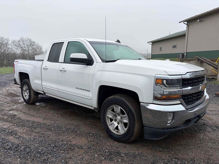 2018-chevrolet-silverado-lt-image-3