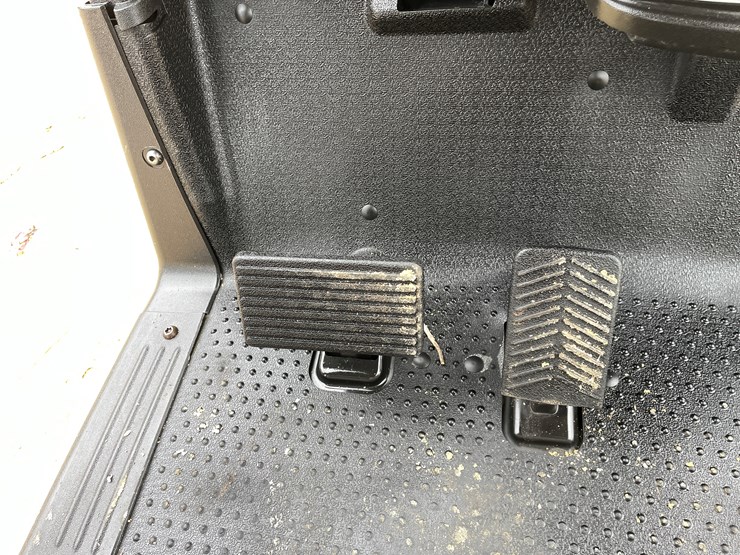 #605-•-ez-go-rxv-electric-golf-cart-image-13