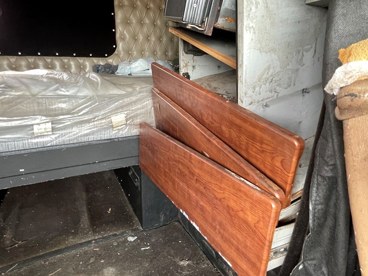 #128-•-2003-western-star-sleeper-cab-semi-tractor-(has-wi-title)-(non-runner)-image-73