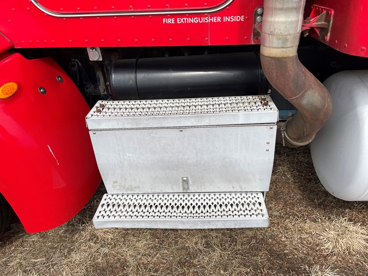 2008-peterbilt-386-image-40