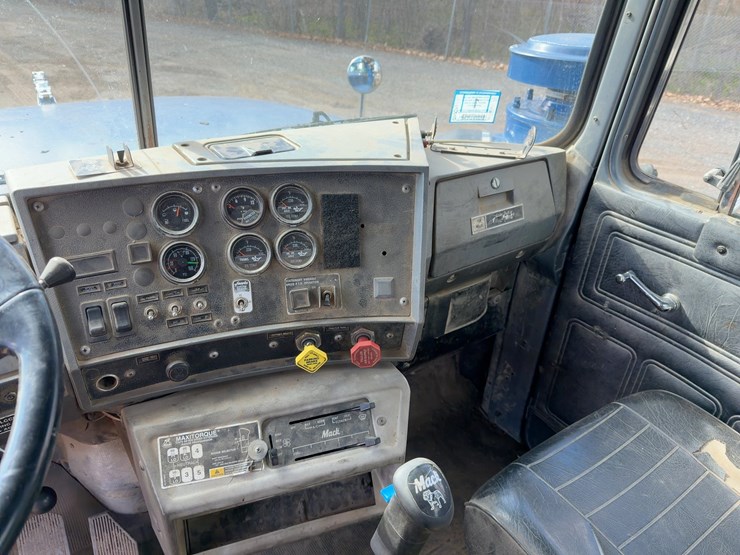 1998-mack-rd690s-image-33