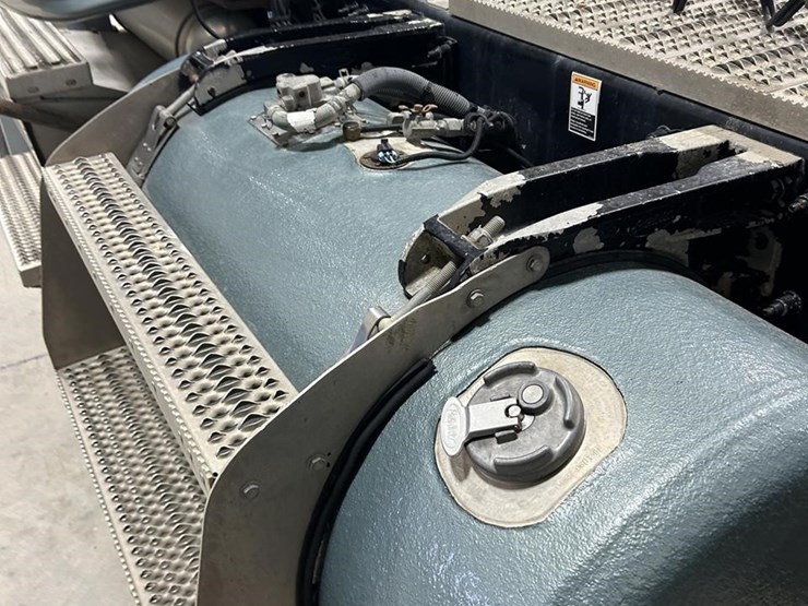 2016-peterbilt-579-image-42