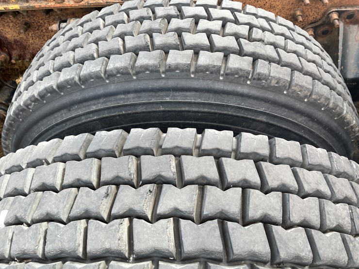 #122-•-2009-volvo-day-cab-semi-tractor-(has-wi-title)-image-30