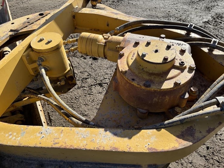 caterpillar-143h-image-30