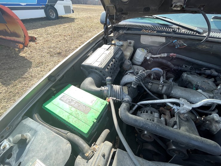 2000-chevrolet-2500-image-18