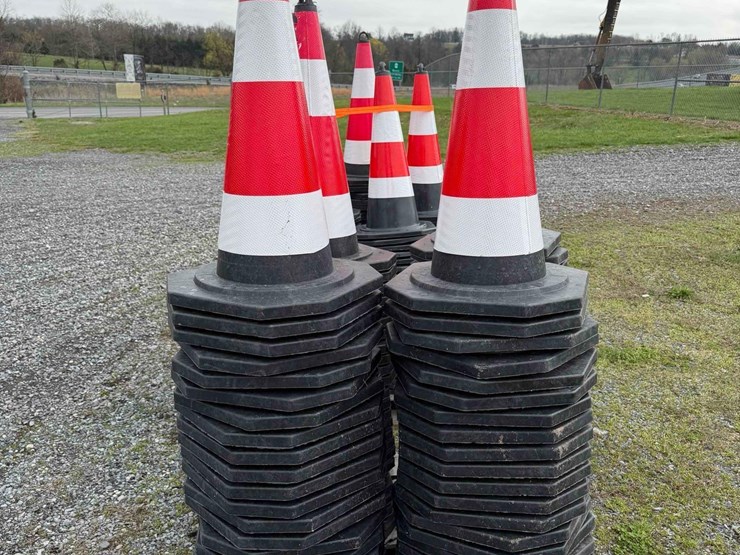 (10)-unused-traffic-cones-image-1