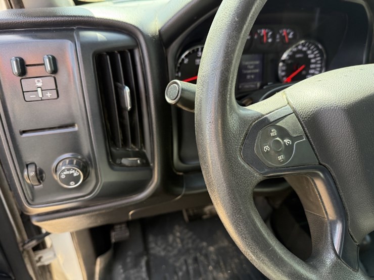 2015-chevrolet-silverado-2500hd-image-23