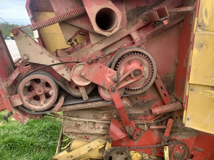 new-holland-853-image-11