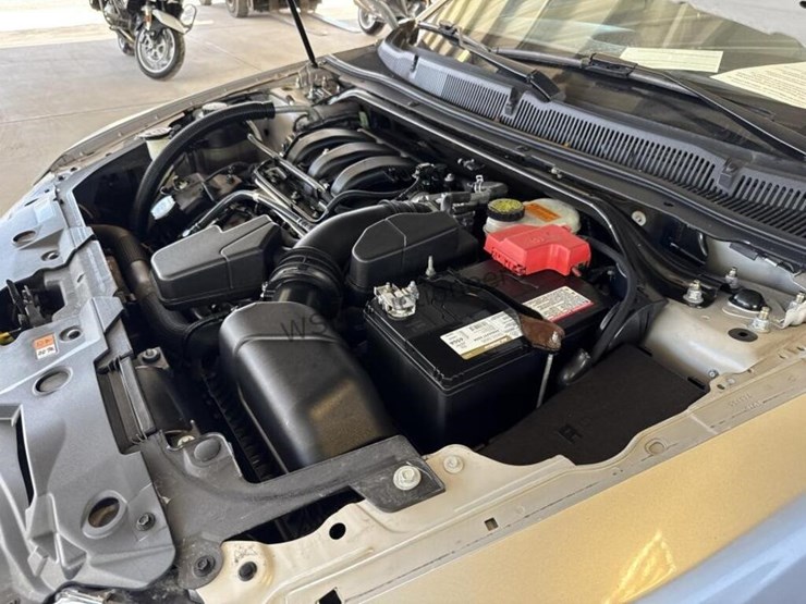 2013-ford-taurus-sdn-image-10