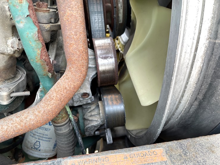 #117-•-2009-volvo-day-cab-semi-tractor-(has-wi-title)-image-64