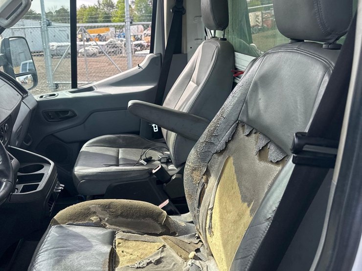 2015-ford-transit-image-26