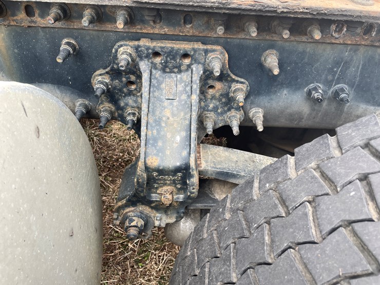 #116-•-2018-volvo-single-axle-day-cab-semi-tractor-(has-wi-title)-image-40