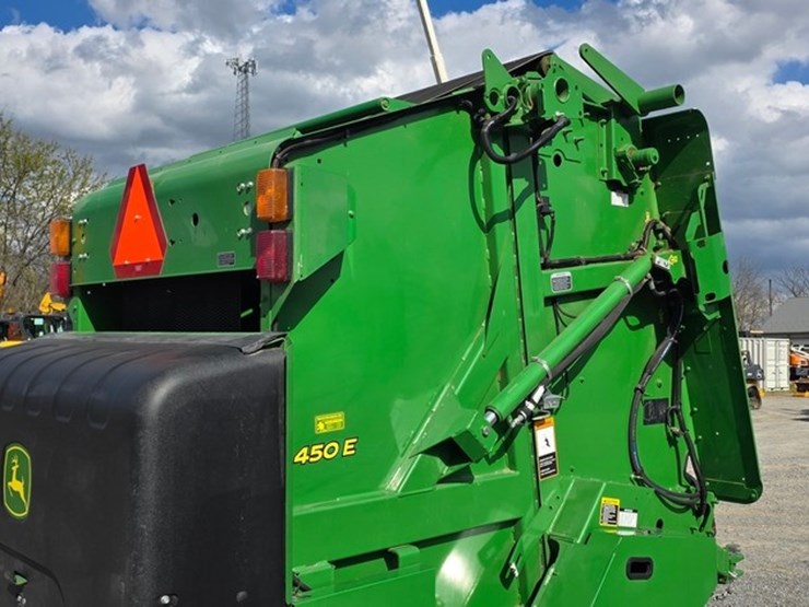 2020-john-deere-450e-image-14