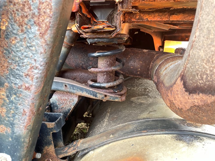 #123-•-2006-volvo-day-cab-semi-tractor-(has-wi-title)-image-26