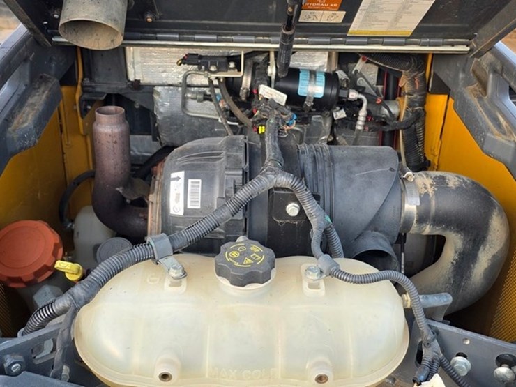 2021-deere-325g-image-41