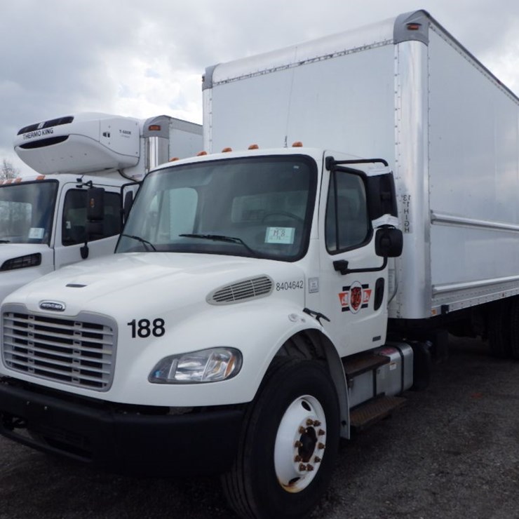 2012 FREIGHTLINER M2 106