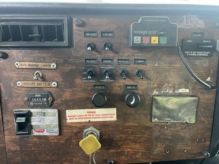 1999-peterbilt-378-image-11