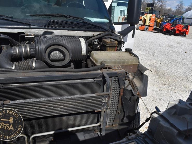 2005-gmc-topkick-image-36