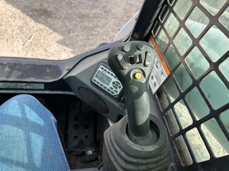 2021-bobcat-t770-image-21