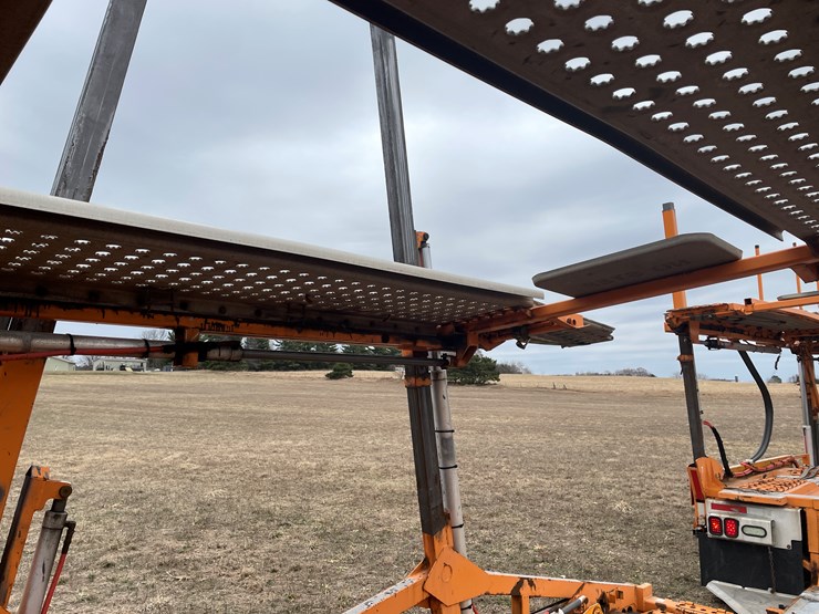 #110-•-2014-volvo-car-hauler-semi-and-trailer-(has-wi-title)-image-36