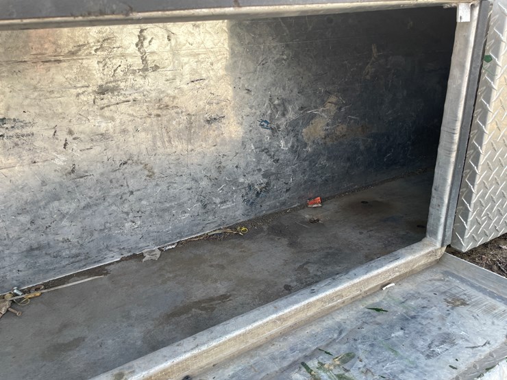 #3971-•-(2)-aluminum-truck-tool-box's-image-32