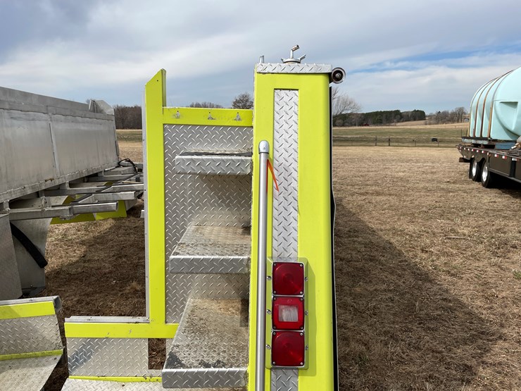 #10719-•-one-side-of-fire-truck-box-image-5