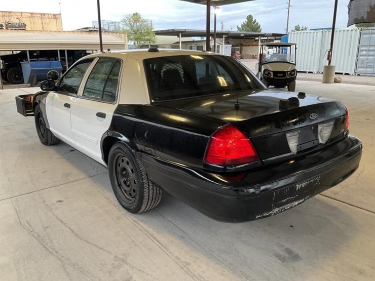 2009-ford-crown-victoria-sdn-image-5