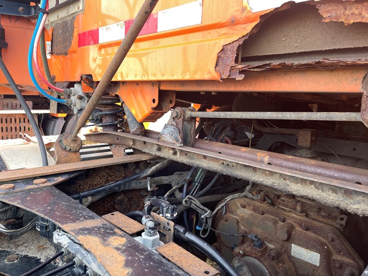 #123-•-2006-volvo-day-cab-semi-tractor-(has-wi-title)-image-28