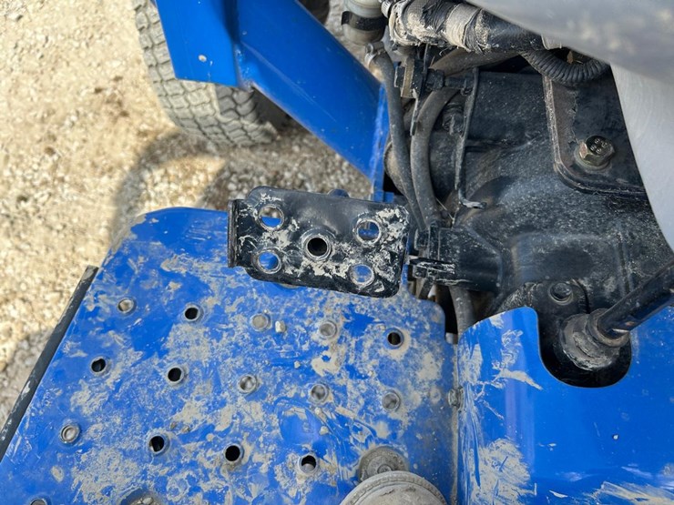 2016-new-holland-workmaster-33-image-22