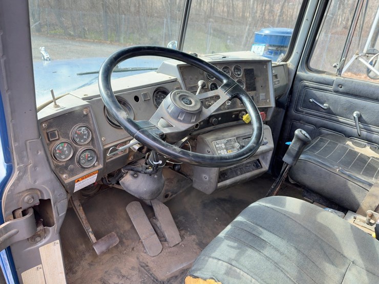 1998-mack-rd690s-image-32