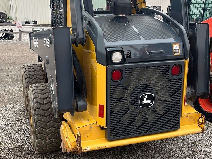 deere-326e-image-5