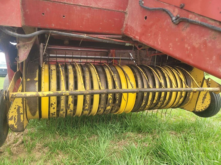 new-holland-853-image-7