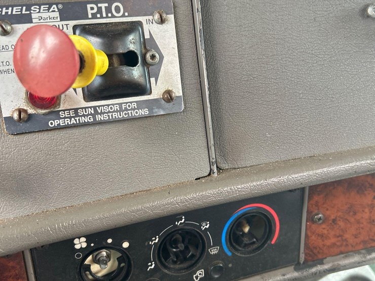 2007-kenworth-t300-image-24