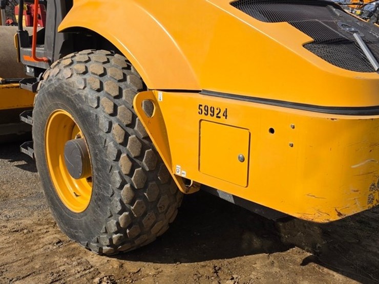 2018-volvo-sd115b-image-18