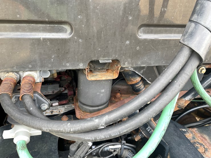 #115-•-2013-volvo-single-axle-day-cab-semi-tractor-(has-wi-title)-image-49